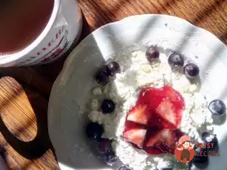 Сир із ягодами