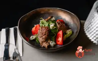 Теплий Салат Із Телятиною Та Блакитним Сиром