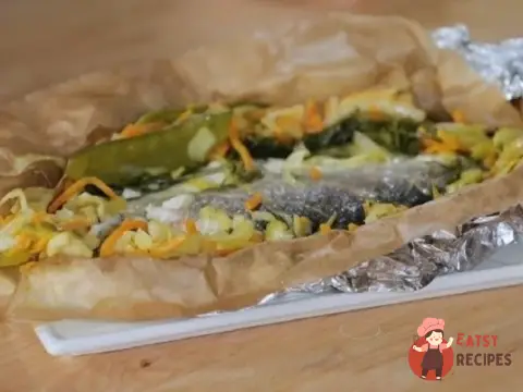Сибас у кишеньці з овочами