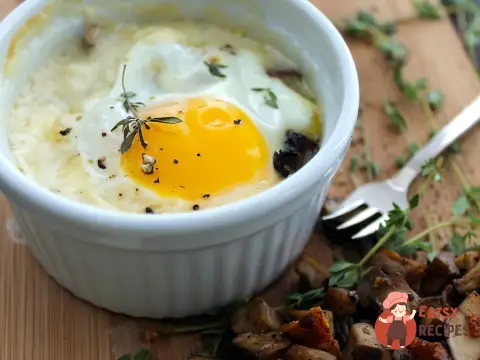 Печена яєчня з пармезаном та прованськими травами