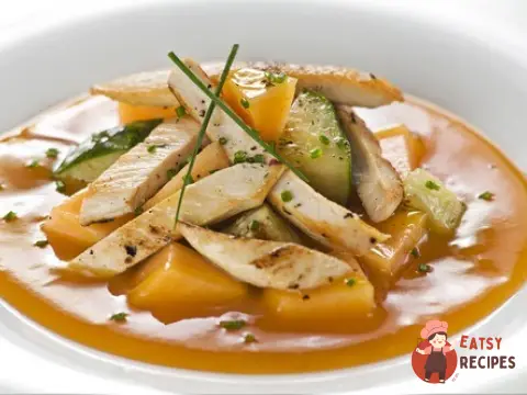 Салат із копченої курки з грушею