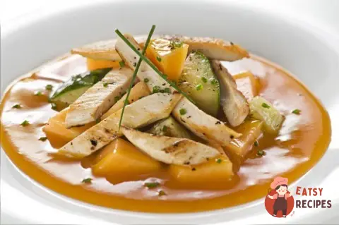Салат із копченої курки з грушею