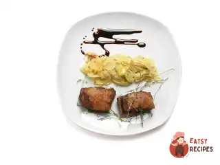 Копчені свинячі ребра з оцтовою цибулею