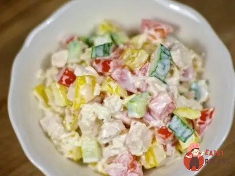 Салат з куркою та овочами