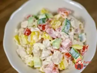 Салат з куркою та овочами