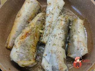 Крок 4: Хек із цибулею в молоці