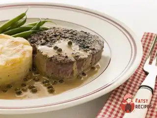 Яловичі медальйони в коньячному соусі