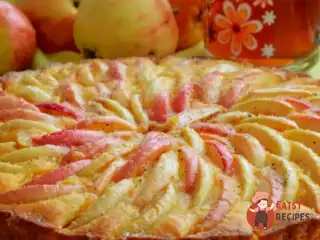 Пишна шарлотка з яблуками