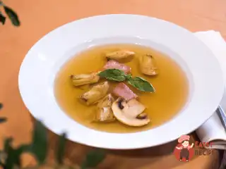 Прозорий томатний суп