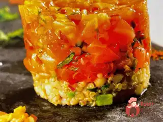 Севиче з лосося з кіноа та приправою Меркен