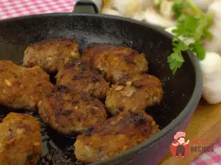 М'ясні котлети у сухарях