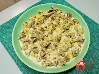 Смажені гриби з вершками та сиром