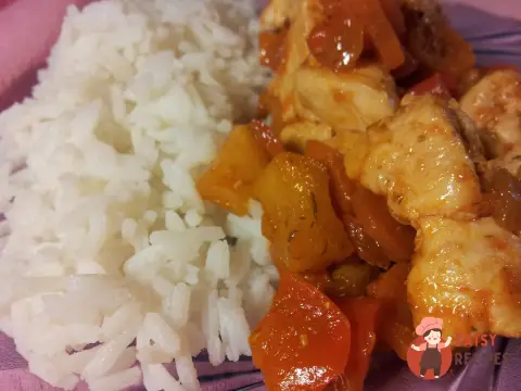Куряче філе в кисло-солодкому соусі з ананасами
