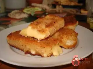 Смажені сулугуні з гострою шпинатною пастою