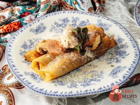 Пшеничні млинці з куркою та грибами