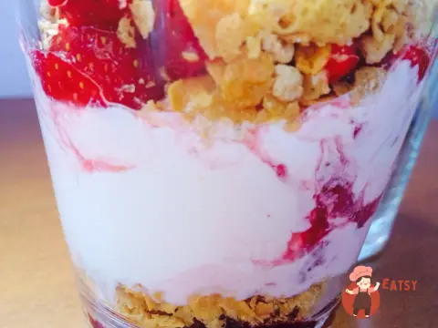 Полуничний сніданок