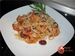 Паста з морепродуктами та овочами