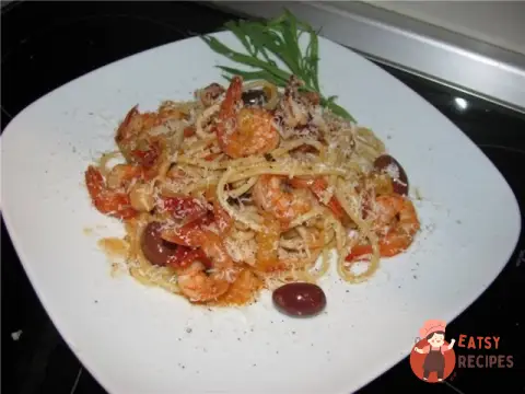 Паста з морепродуктами та овочами