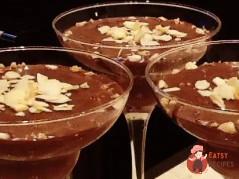 Шоколадний мус з фундуком