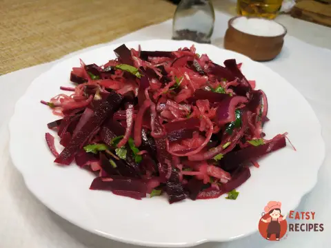 Салат із буряка з квашеною капустою