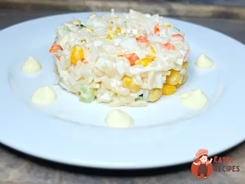 Крабовий салат з кукурудзою та яйцем