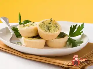 Кошички з тіста філо з куркою та сиром