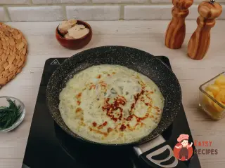 Крок 6: Салат із яєчними млинцями, куркою та ананасом