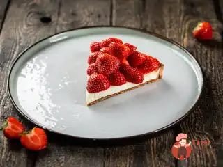 Пісочний пиріг з полуницею