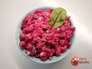 Часниковий салат з буряка та селери