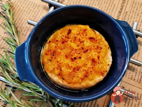 Сир бри з мандариновим чатні