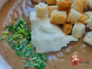 Суп-пюре з сушених лісових грибів