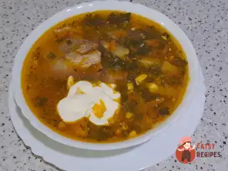 Зелений борщ зі свинячими ребрами