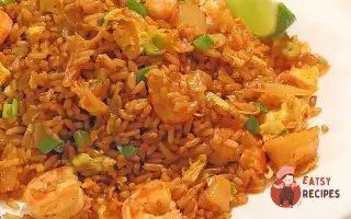 Класичний Смажений Рис По-Кантонськи З Куркою Та Креветками