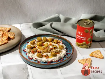 Швидка закуска з пряними оливками та рикотою