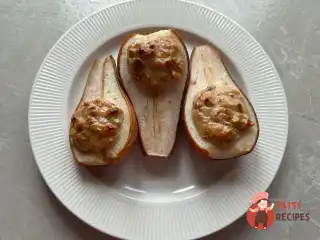 Запечена груша з рикоттою