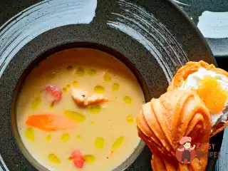 Юшка з лососем