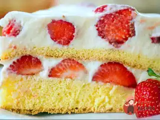 Ангельський бісквіт із ягодами