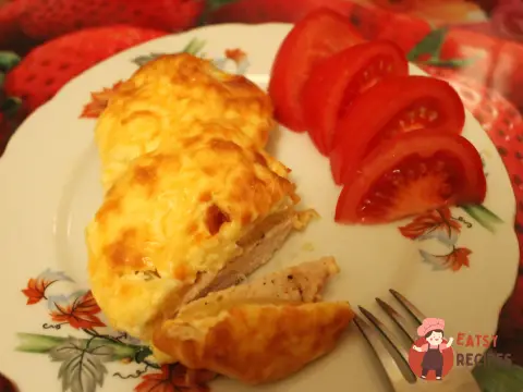 Курка з ананасами під сиром