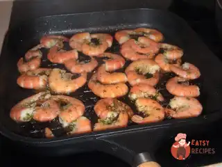 Королівські креветки з кроповим майонезом