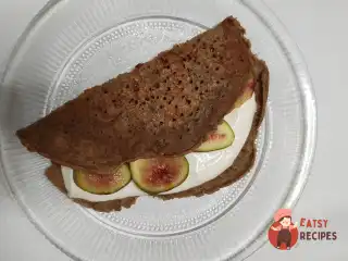 Шоколадний вівсяноблін із сирним кремом та інжиром