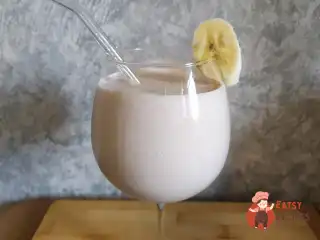 Білковий коктейль із бананом та вівсянкою