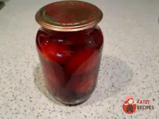 Мариновані помідори на зиму з буряком