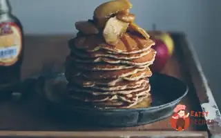 Панкейки З Яблуками, Корицею Та Кленовим Сиропом.