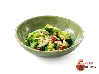 Салат з броколі та виноградом