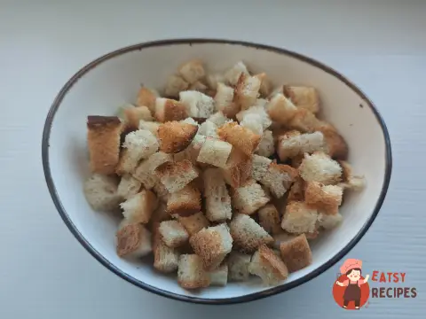 Домашні сухарики із часником