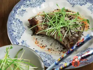 Свинина з кумином, лимоном та чорним перцем