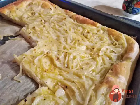Генуезька фокачча з цибулею