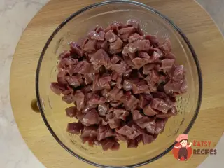Крок 7: Курячий бульйон з галушками із сердець