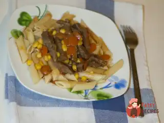 Яловичина з морквою та кукурудзою