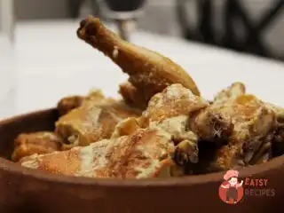 Курча по-чкмерськи (курча в часниково-молочному соусі)